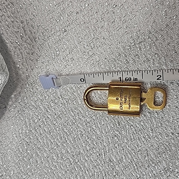 Louis Vuitton lock and key #315 with small bag - Picture 6 of 6